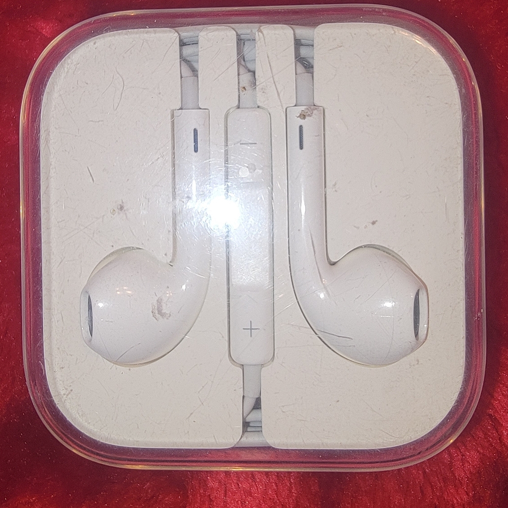 White Wired Earbuds with Case